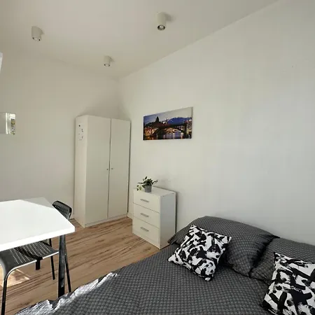 Manhattan - Peaceful Retreat, 10 Minutes To Old Town & Seaside Δωμάτια σε οικογενειακή κατοικία Γκντανσκ