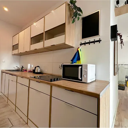 Manhattan - Peaceful Retreat, 10 Minutes To Old Town & Seaside Δωμάτια σε οικογενειακή κατοικία