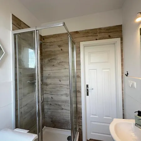 Manhattan - Peaceful Retreat, 10 Minutes To Old Town & Seaside בית אירוח
